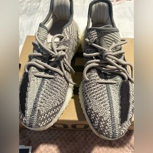Yeezy Boost 350 V2 Zyon - authenticated by stock X - perfect condition
